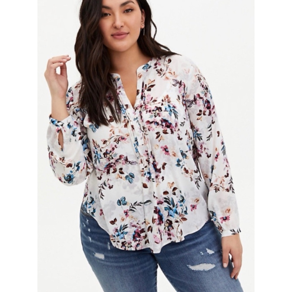 White Floral Georgette Pintuck Button Blouse Torrid 0 L 12 - Picture 5 of 10